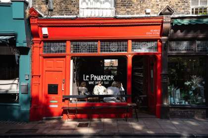 Exterior of Le Pinardier with its red façade 