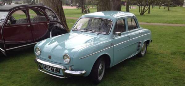 Image of  a blue Renault Dauphine and a maroon 2CV