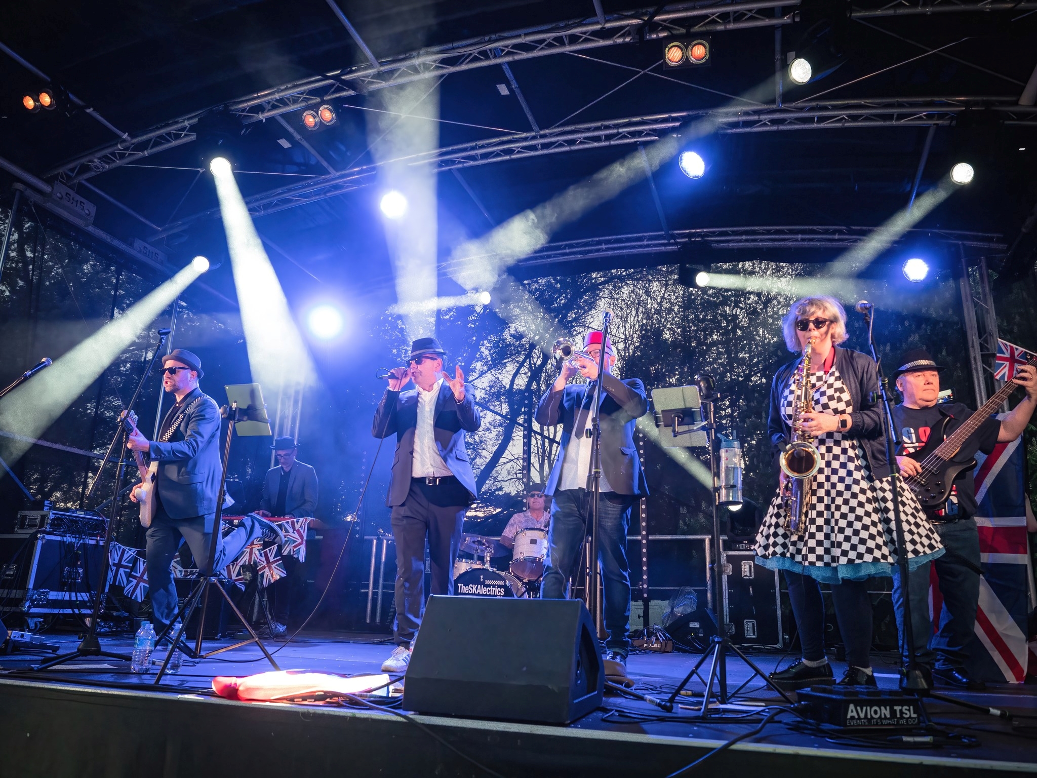 The 7 piece SKAlectrics performing on stage