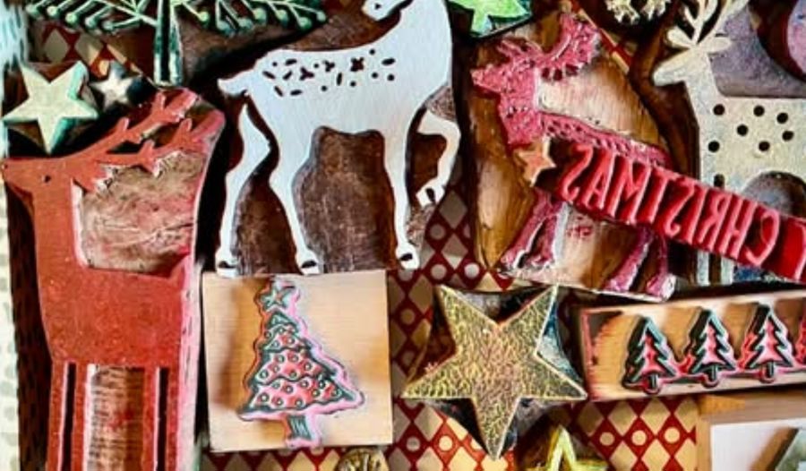 Wooden blocks decorated with Christmas themes