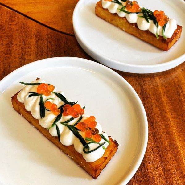 Flavoured toast topped with a cheese cream sauce