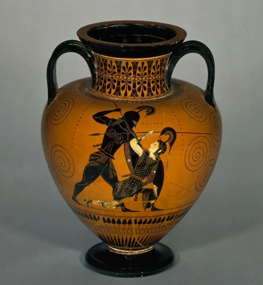 Black & orange vase depicting 2 fighting soldiers