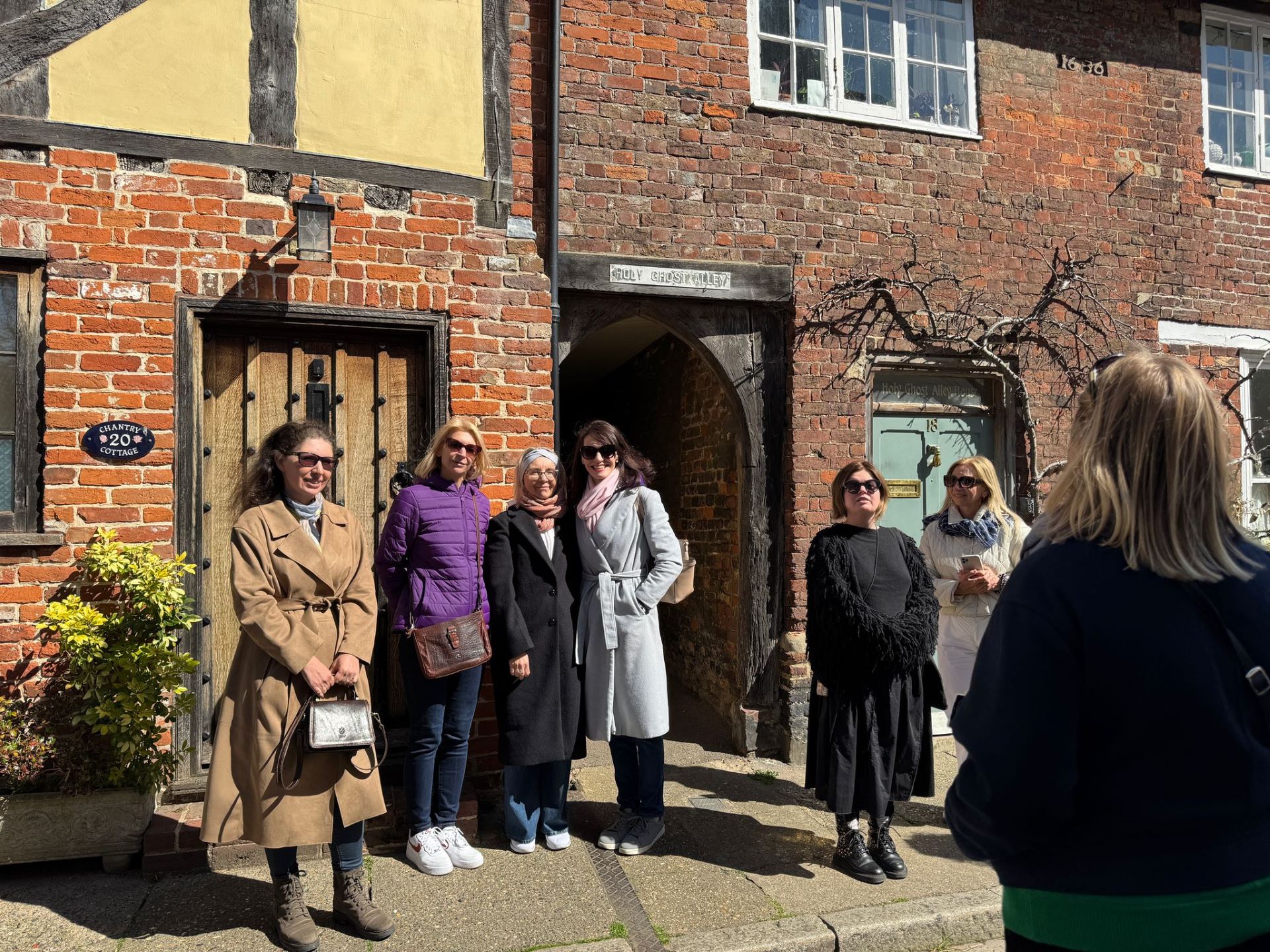 A guide talking to a group of tourists in Sandwich