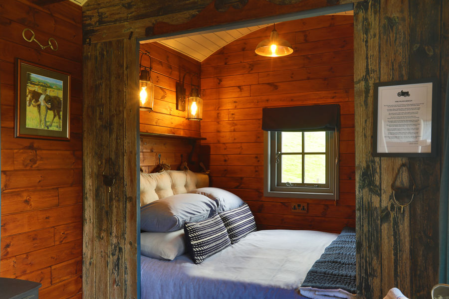 Sleeping area with double bed