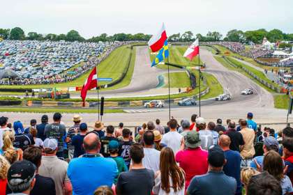 Spectators and race track at Lydden Hill Race Circuit