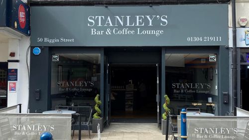 Exterior of Stanley's with outside seating