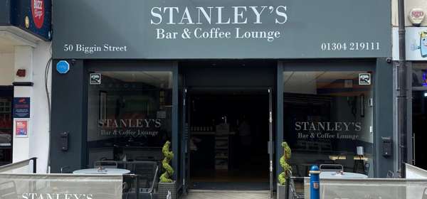 Exterior of Stanley's with outside seating