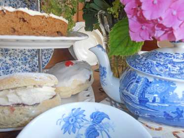 cakes, teapot, flowers