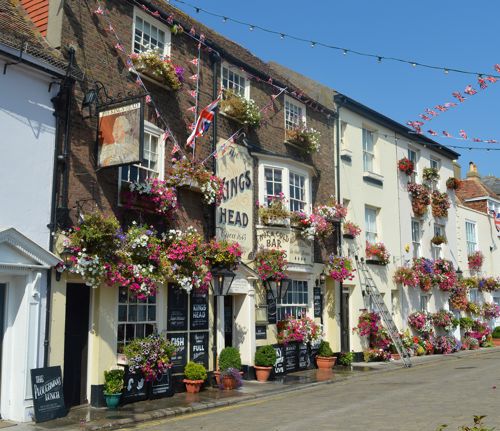 The exterior of the Kings Head with floral hanging baskets