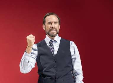Image of Joseph Fiennes portraying Gareth Southgate  in the play Dear England 
