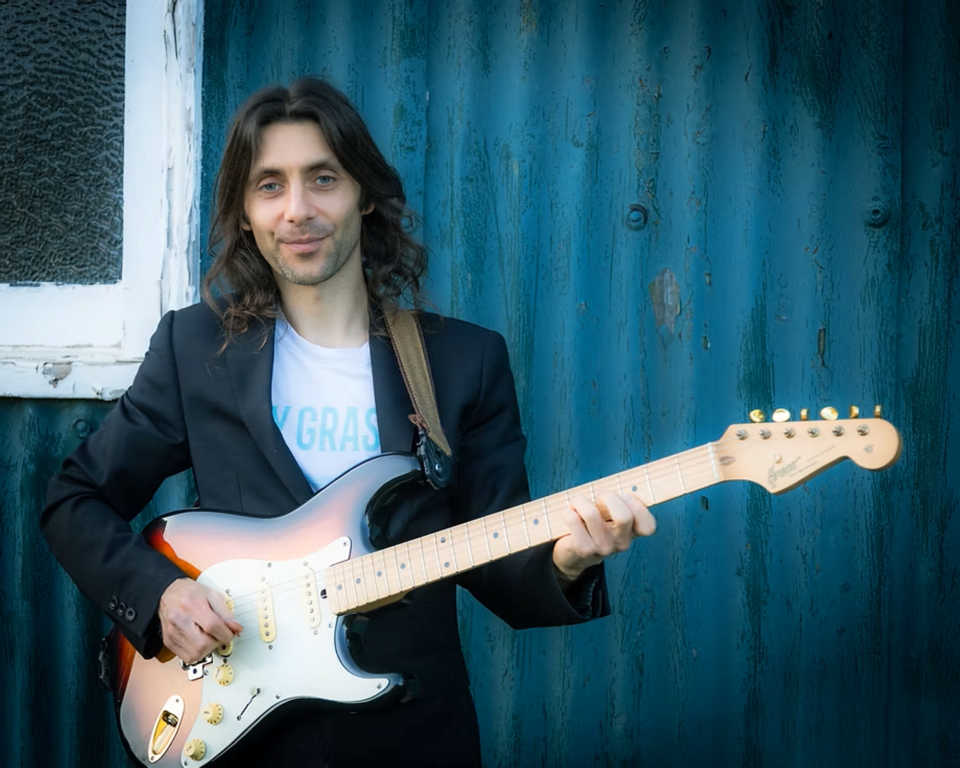 Richard Rozze playing his guitar