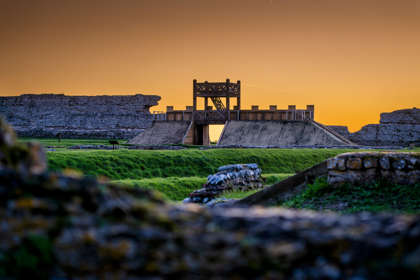 A reconstructed Roman gateway and rampart at Richborough Roman Fort