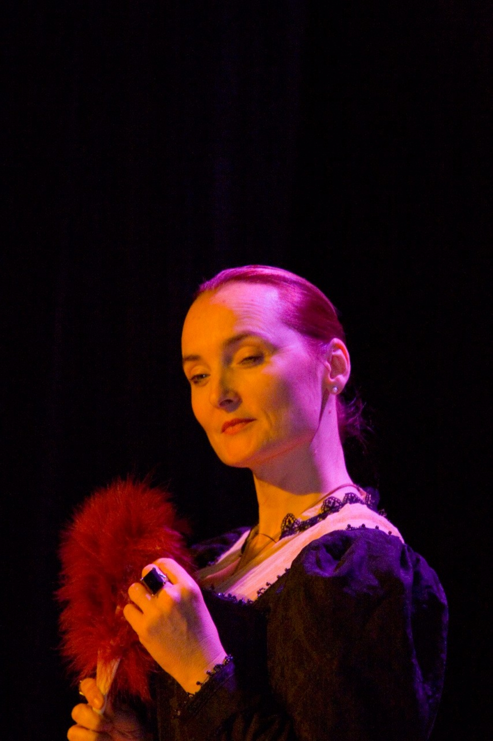 Miriam on stage portraying Elizabeth I