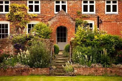 Front view of Updown Farmhouse with steps leading up to the front door