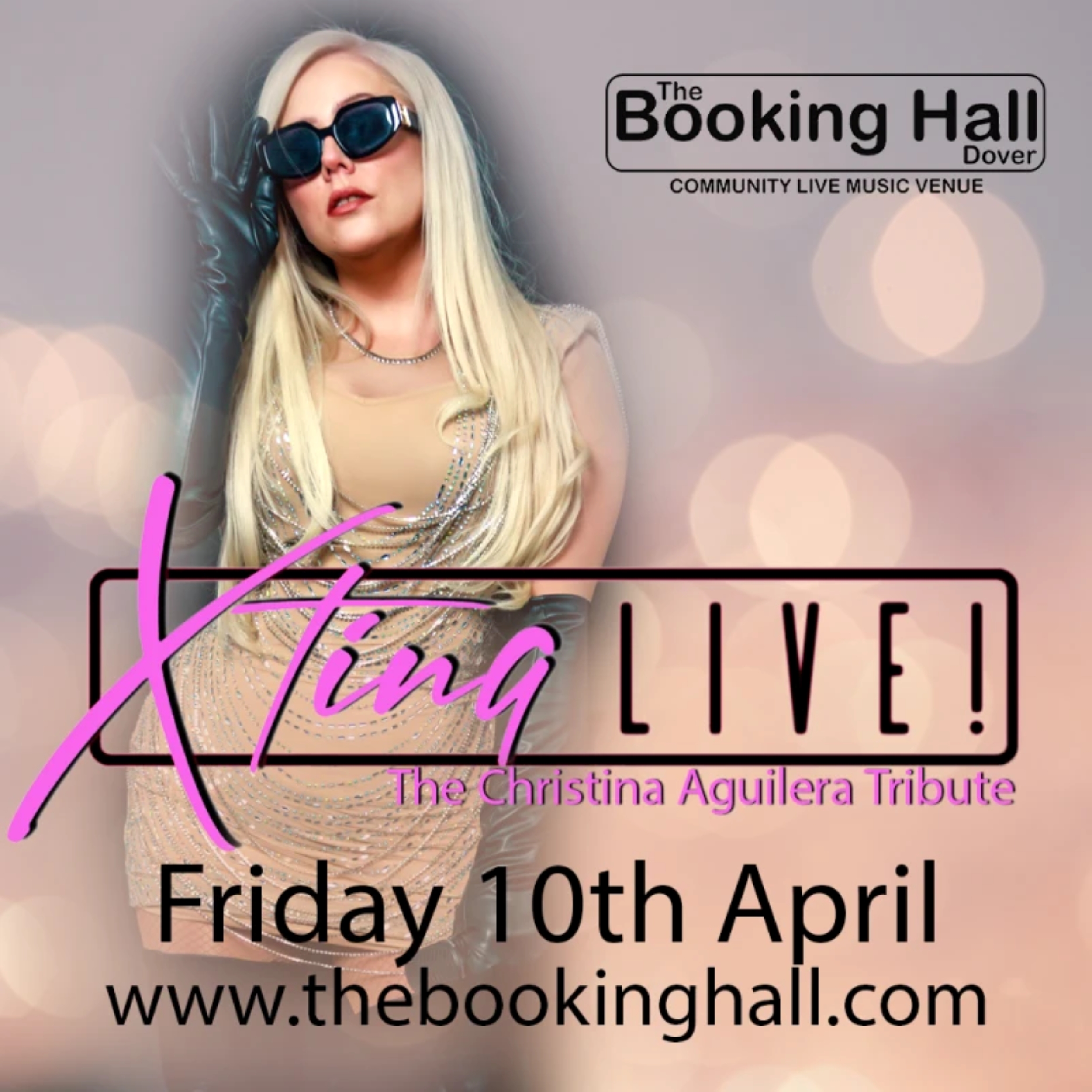 A blonde haired women dressed to look like Christina Aguilera